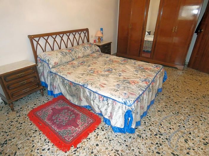 Image No.6-7 Bed Property for sale