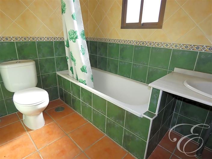 Image No.12-5 Bed Property for sale