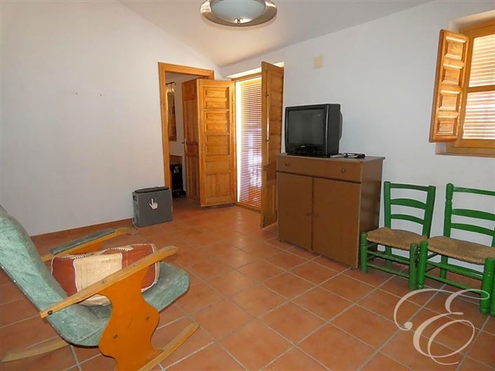 Image No.13-5 Bed Property for sale