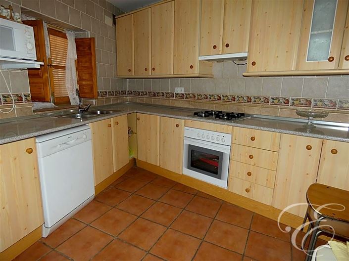 Image No.5-5 Bed Property for sale