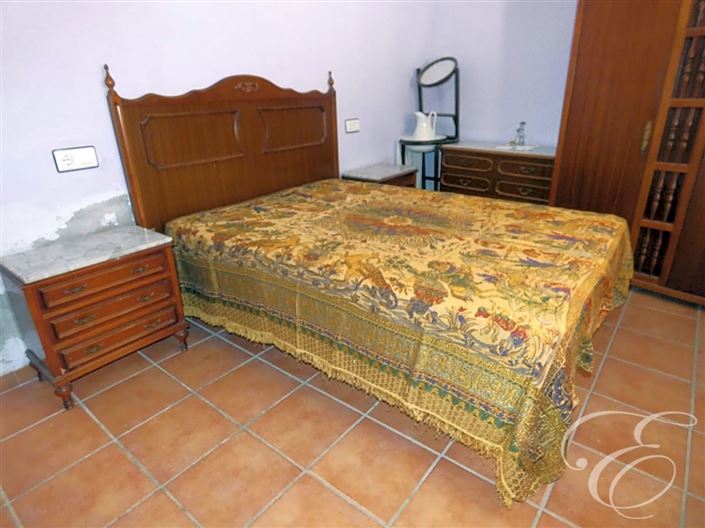 Image No.6-5 Bed Property for sale