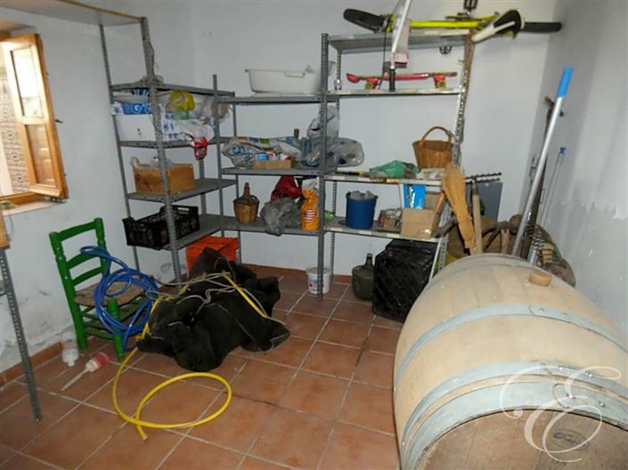 Image No.8-5 Bed Property for sale