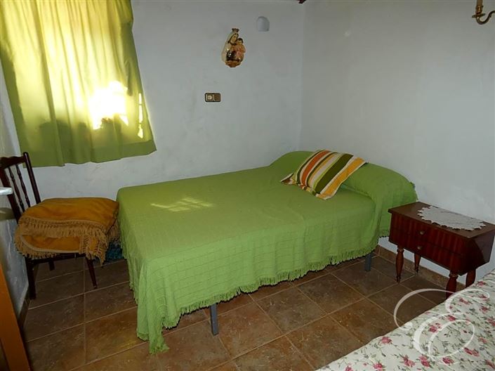 Image No.5-3 Bed Property for sale