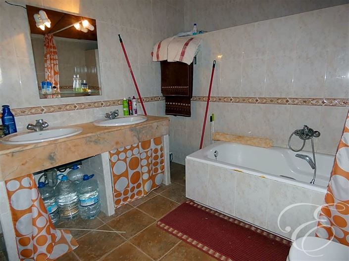 Image No.9-3 Bed Property for sale