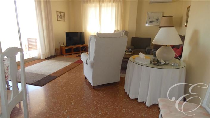 Image No.4-4 Bed Property for sale