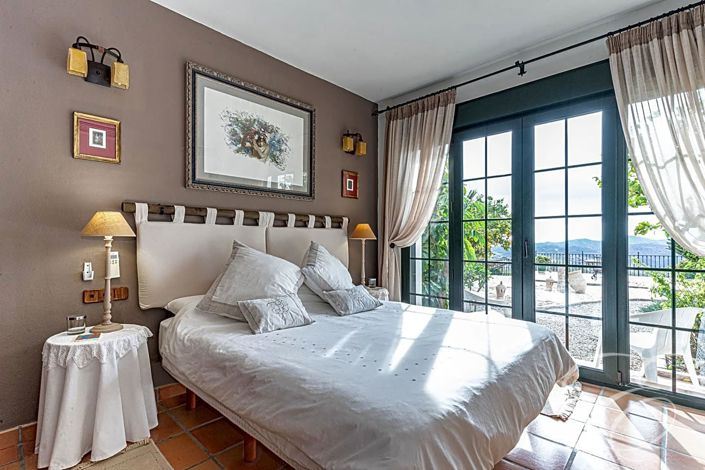 Image No.15-4 Bed Property for sale