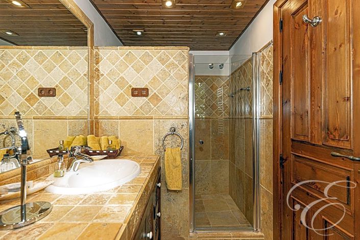 Image No.17-4 Bed Property for sale