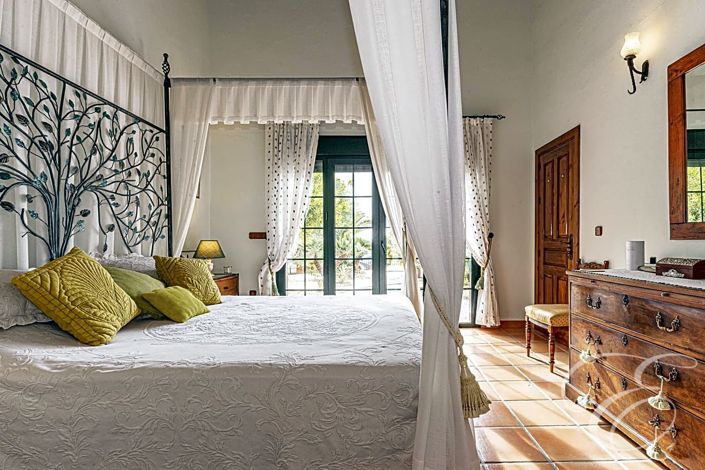 Image No.19-4 Bed Property for sale