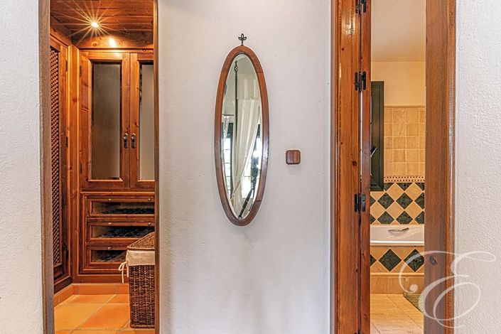 Image No.20-4 Bed Property for sale