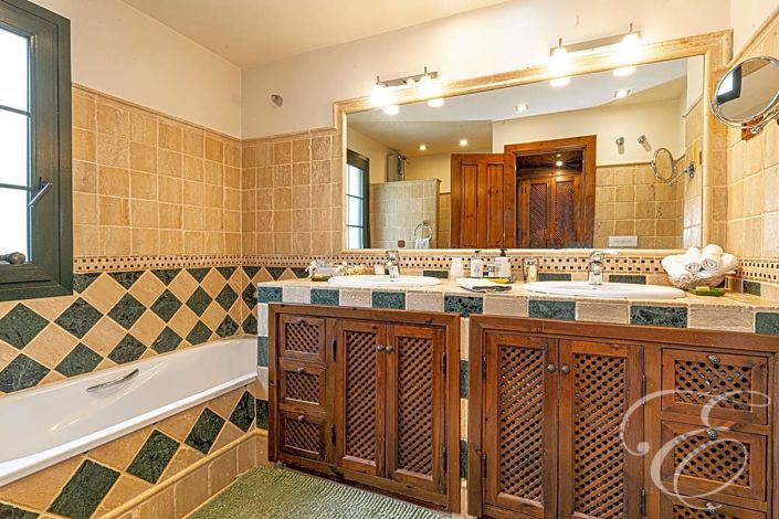 Image No.21-4 Bed Property for sale