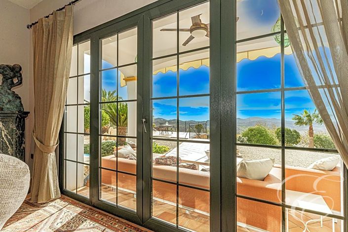 Image No.22-4 Bed Property for sale