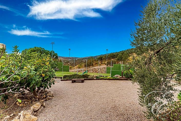 Image No.26-4 Bed Property for sale