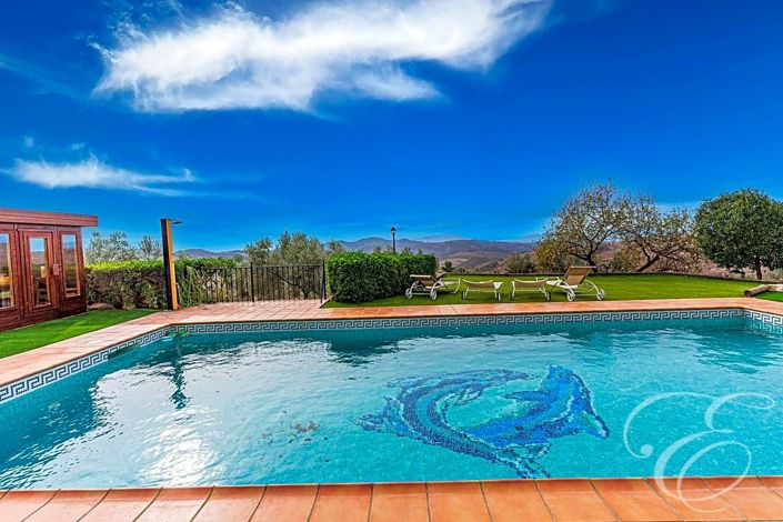 Image No.4-4 Bed Property for sale