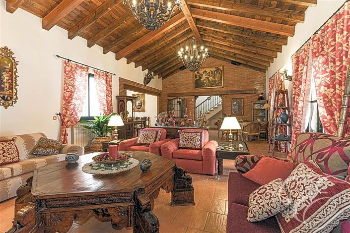 Image No.10-4 Bed Property for sale