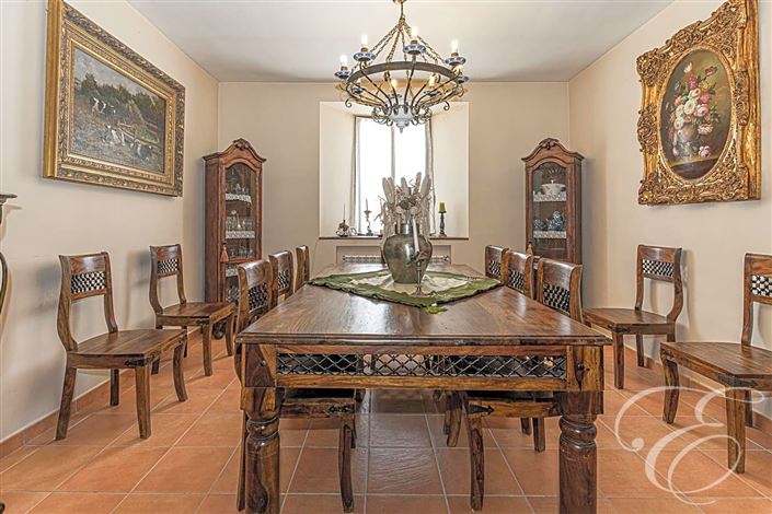 Image No.11-4 Bed Property for sale