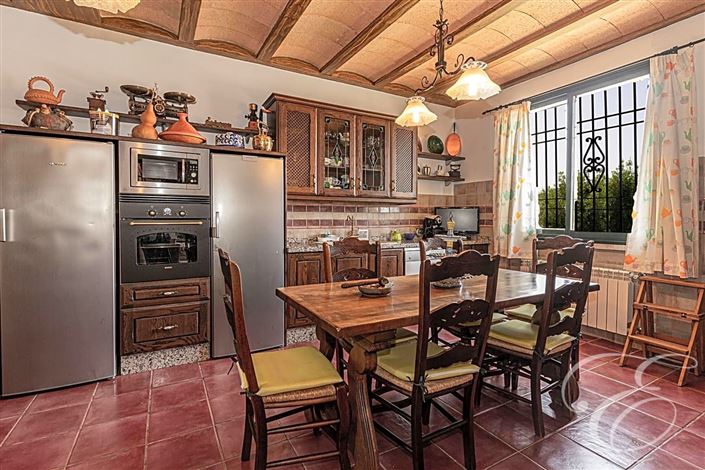 Image No.12-4 Bed Property for sale