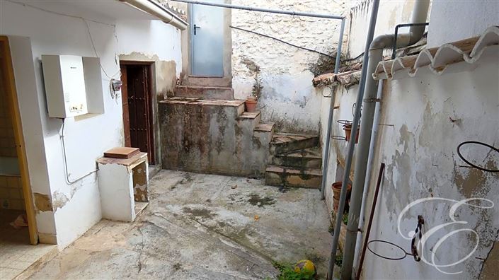 Image No.10-3 Bed Property for sale