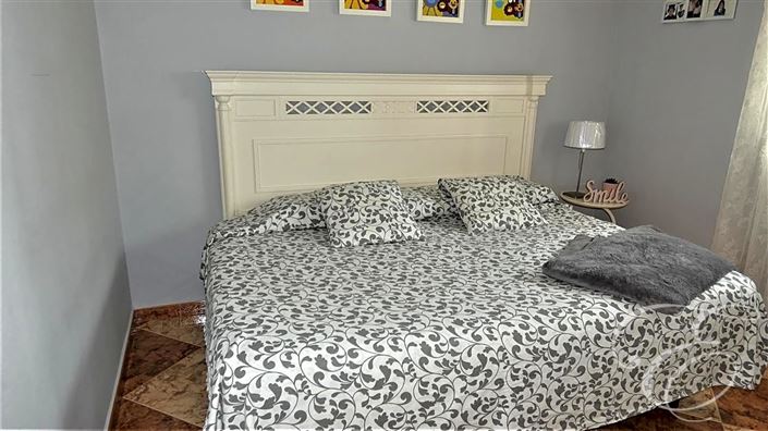 Image No.12-3 Bed Property for sale