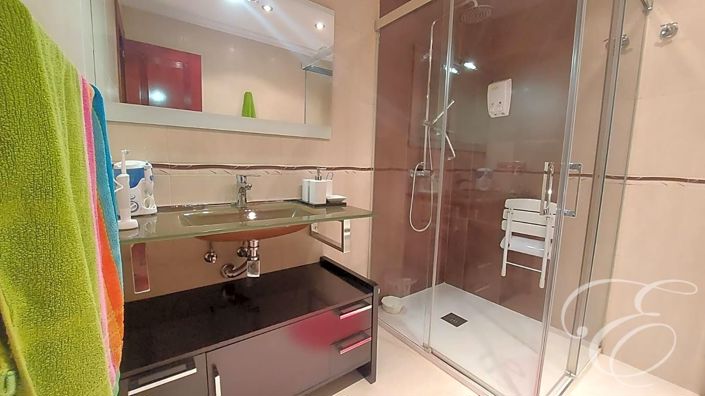 Image No.12-5 Bed Property for sale