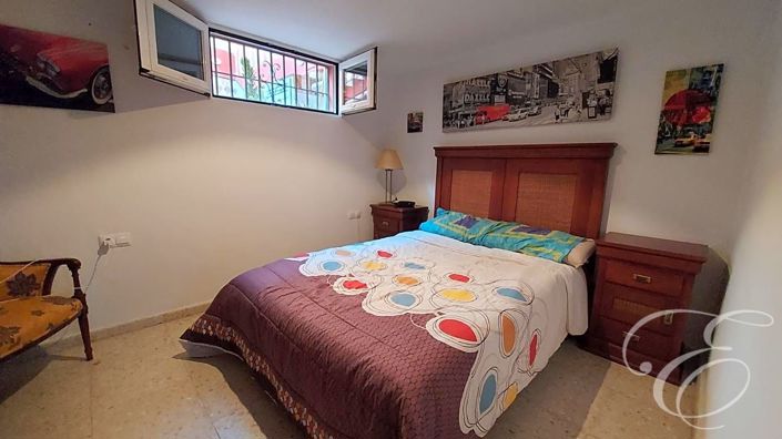 Image No.15-5 Bed Property for sale