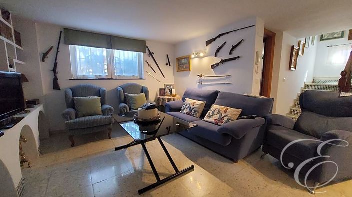 Image No.16-5 Bed Property for sale