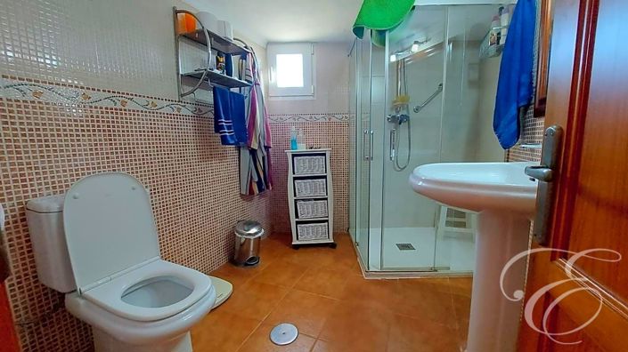 Image No.18-5 Bed Property for sale