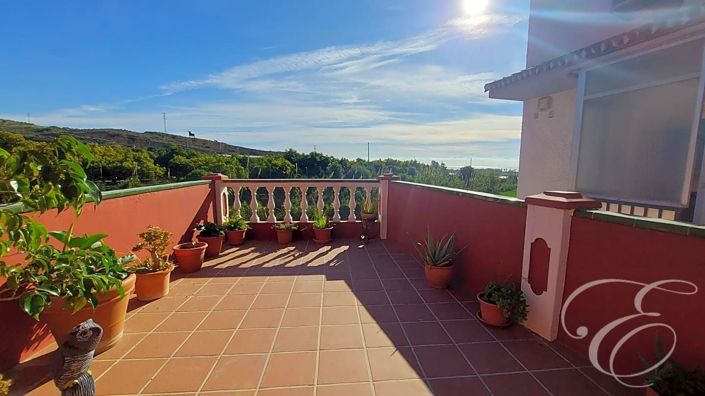 Image No.20-5 Bed Property for sale