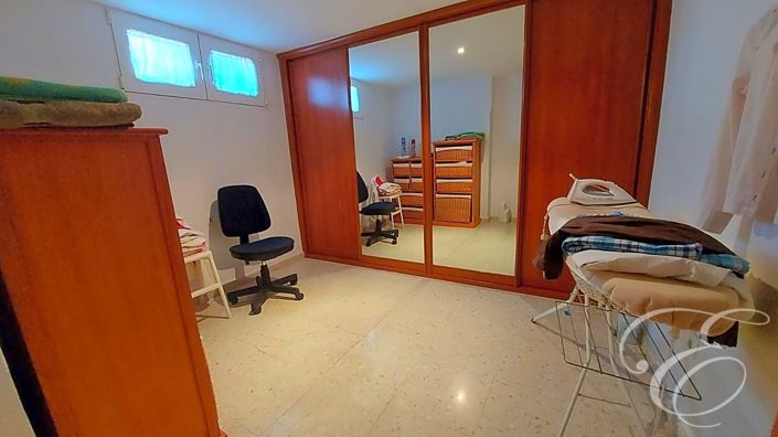 Image No.21-5 Bed Property for sale