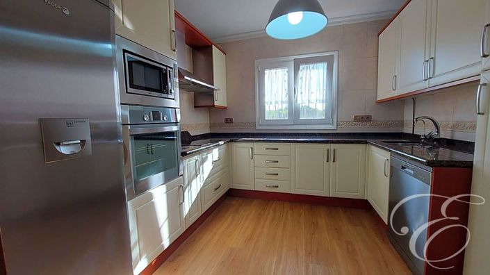 Image No.6-5 Bed Property for sale