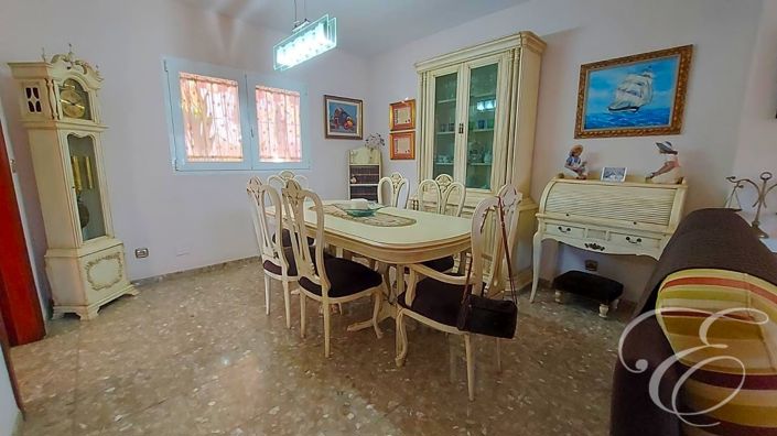 Image No.7-5 Bed Property for sale