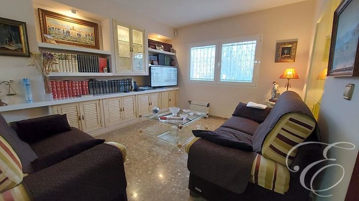 Image No.9-5 Bed Property for sale