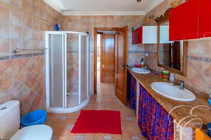 Image No.16-4 Bed Property for sale