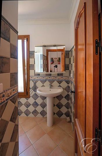 Image No.19-4 Bed Property for sale