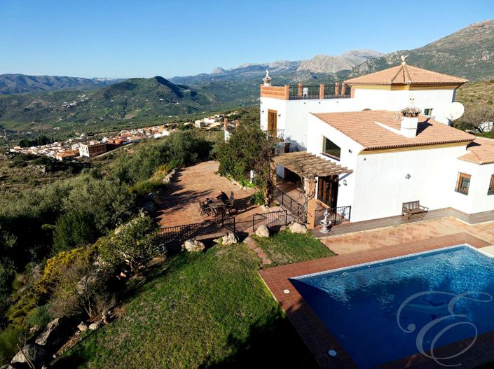 Image No.4-4 Bed Property for sale