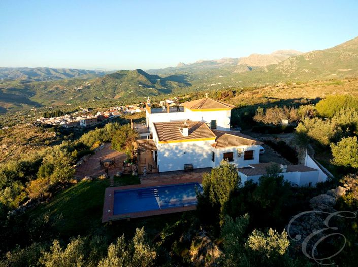 Image No.22-4 Bed Property for sale