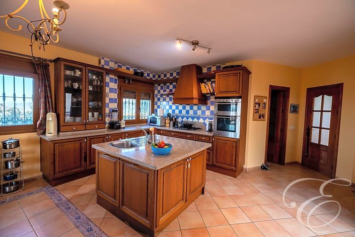 Image No.9-4 Bed Property for sale