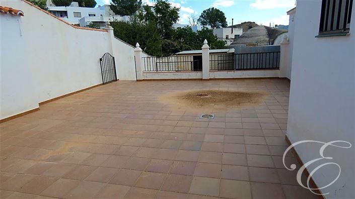 Image No.9-3 Bed Property for sale