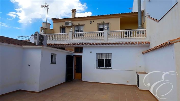 Image No.10-3 Bed Property for sale