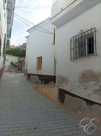 Image No.11-6 Bed Property for sale