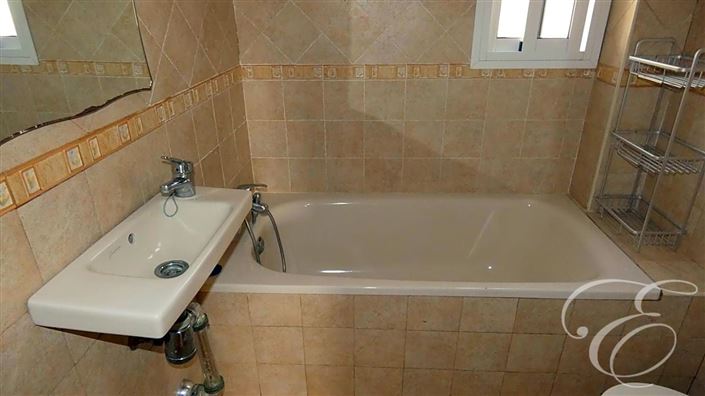 Image No.10-7 Bed Property for sale