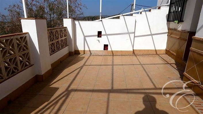 Image No.12-7 Bed Property for sale