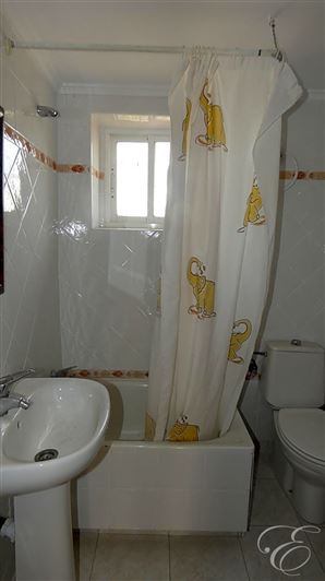 Image No.17-7 Bed Property for sale