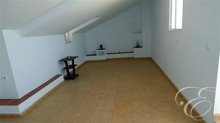 Image No.19-7 Bed Property for sale