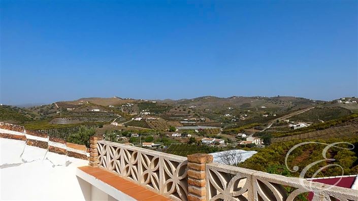 Image No.2-7 Bed Property for sale