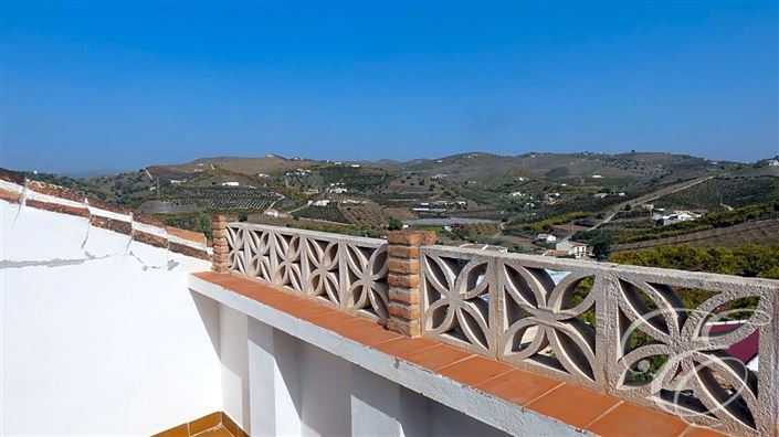 Image No.20-7 Bed Property for sale