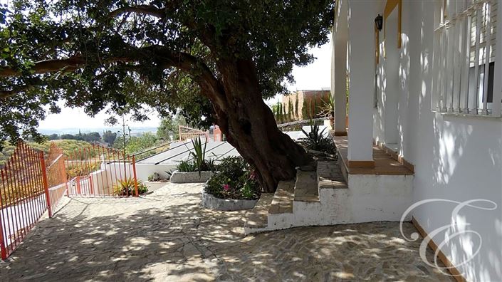 Image No.24-7 Bed Property for sale