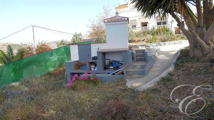 Image No.25-7 Bed Property for sale