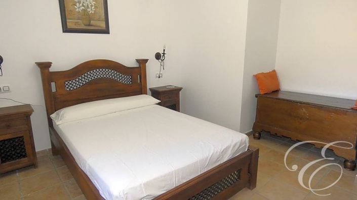 Image No.11-10 Bed Property for sale