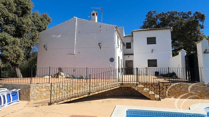 Image No.19-10 Bed Property for sale