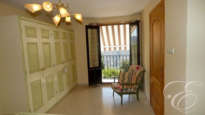 Image No.15-6 Bed Property for sale